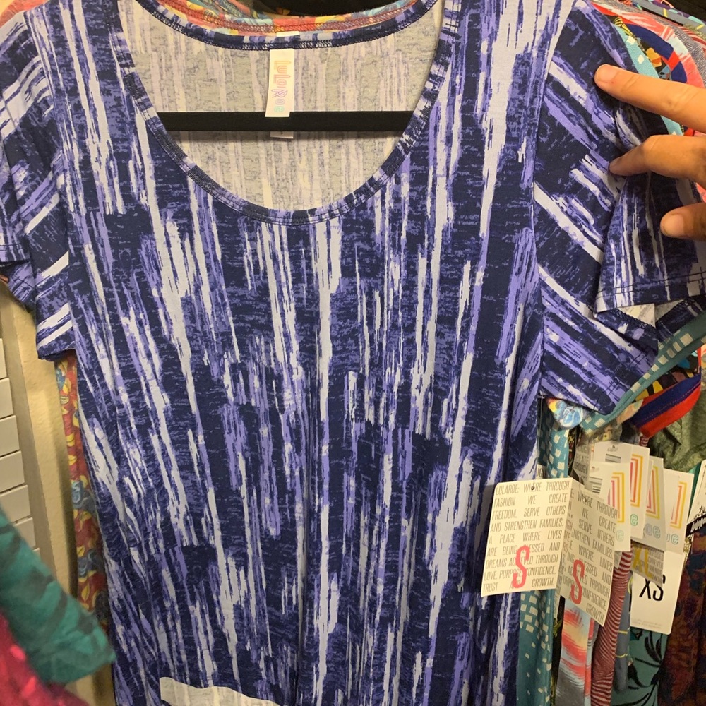 Lularoe small tee
